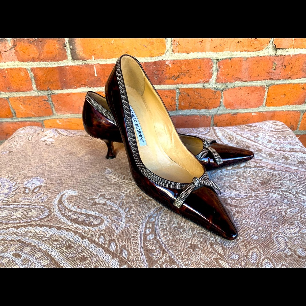 Manlono Blahnik Tortise with Kitten Heel size 37. Absolutely lovely. 👠